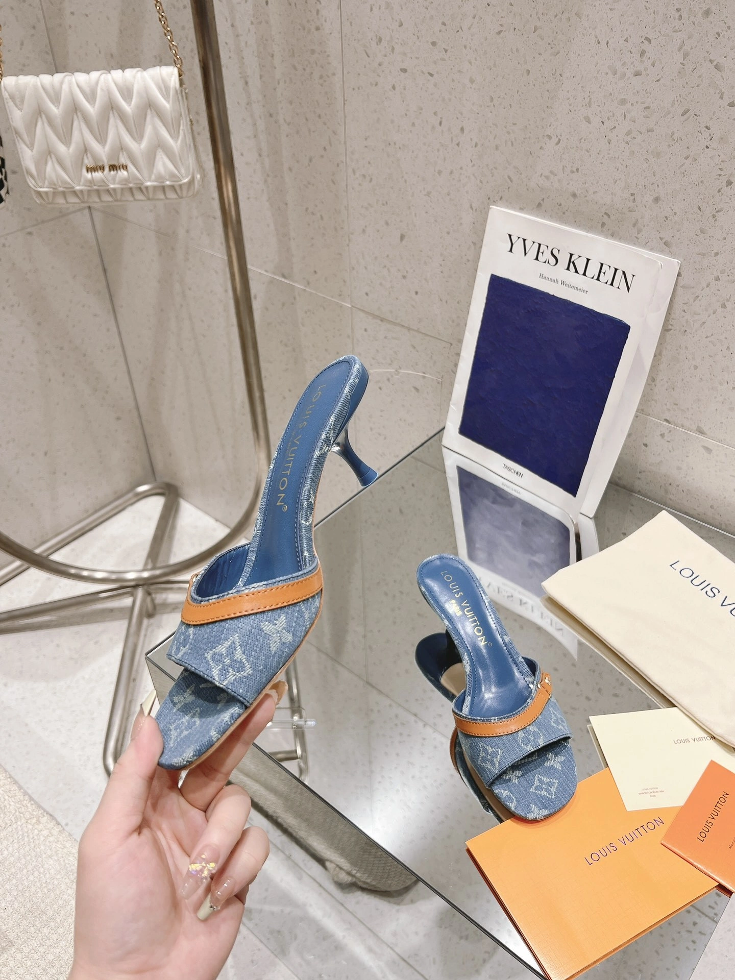 COCO-- 1ACIZ7 Heel height：5.5CM cowhide item:D-X062M2846